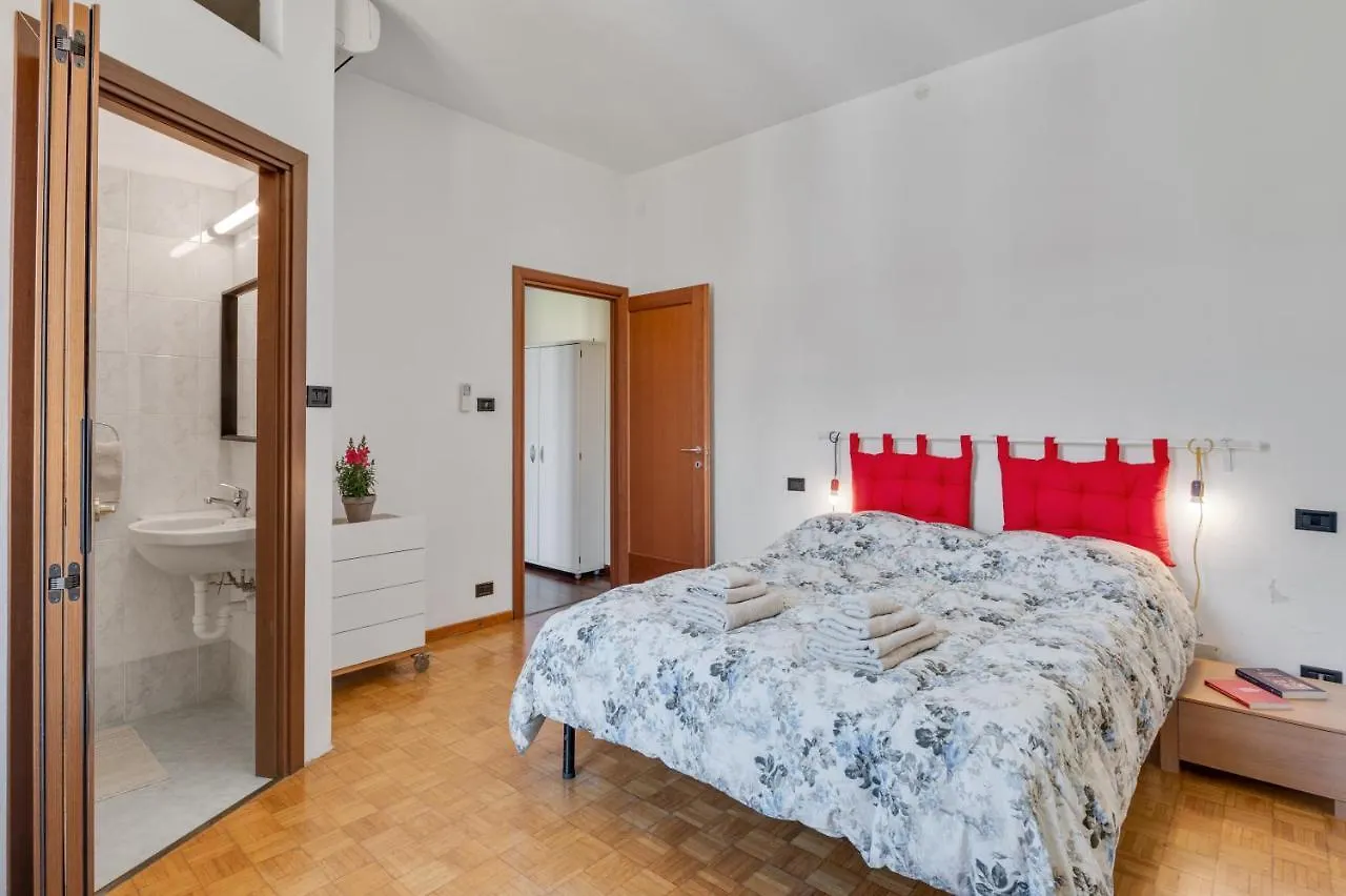 Oltretorrente Ampio Appartamento Con Balconi Parma Apartment