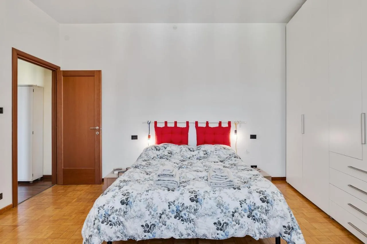 Oltretorrente Ampio Appartamento Con Balconi Parma